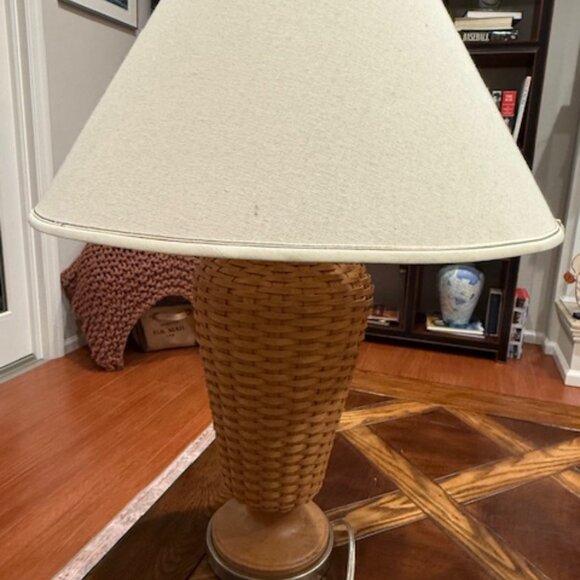 Longaberger 2005 Hostess Woven Table Lamp & Shade - Picture 1 of 6